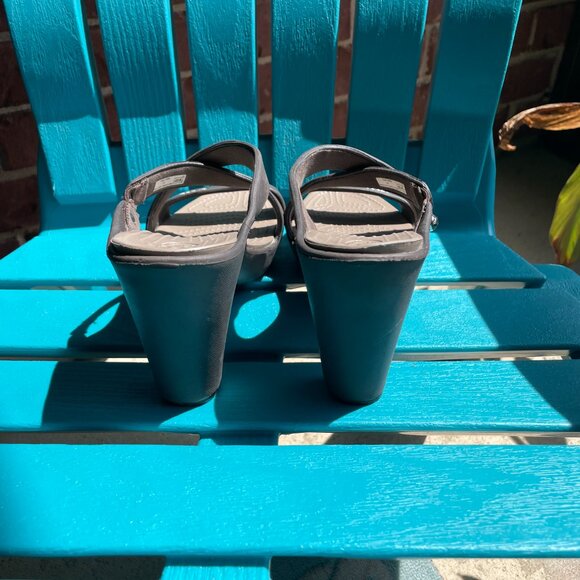 Crocs Cyprus IV Sandals Size 7, Brown Strappy, Heel. - Picture 4 of 7